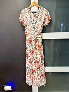 Zesica Floral Midi Dress in White & Red